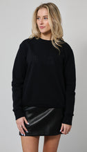 Load image into Gallery viewer, Chandail unisexe brodé JETELOVE  unisex embroidered crewneck